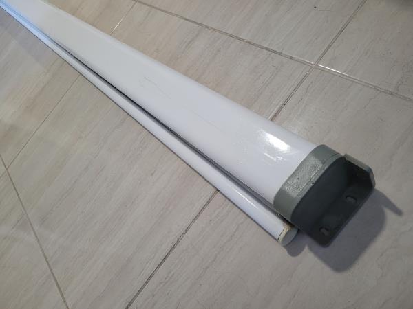 Projeksiyon perdesi 242 cm